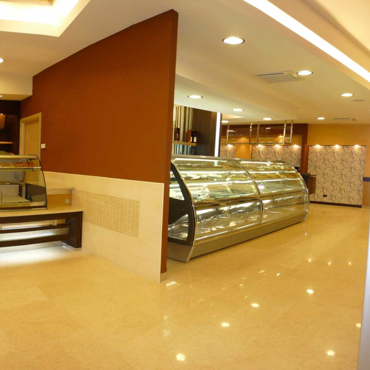 Arredamento locale pasticceria